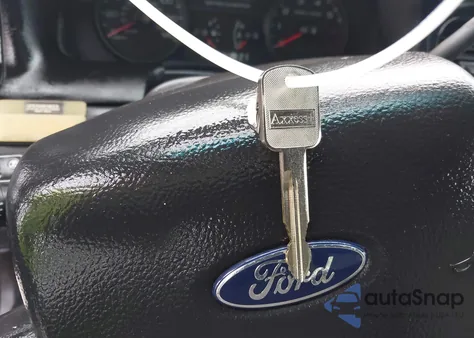 2011 Ford Crown Victoria Police Interceptor z USA, uszkodzony, nr VIN 2FABP7BV6BX101754